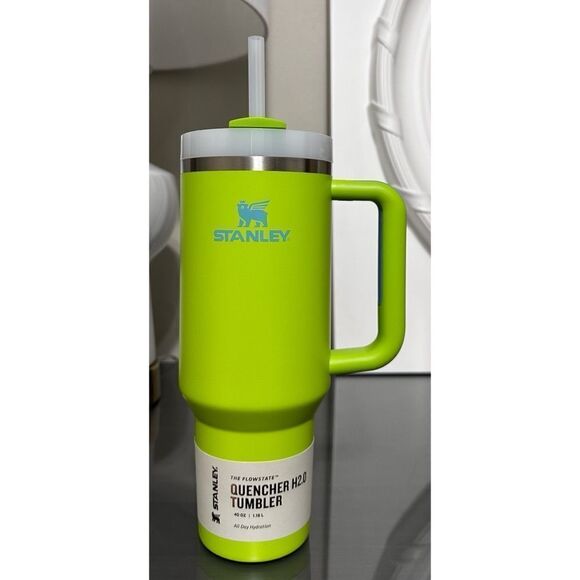 NWT LIMITED EDITION Stanley Quencher H2.0 FlowState Tumbler 40oz, BRIGHT LIME - Picture 1 of 3